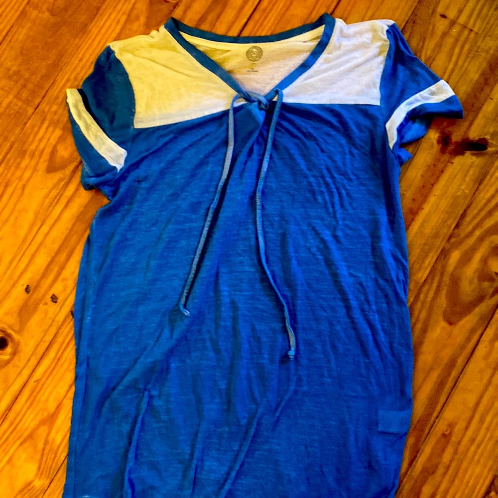 Very cute shirt only worn a few times